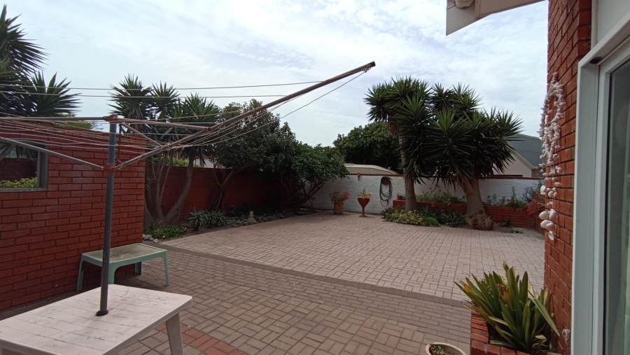 4 Bedroom Property for Sale in Bluewater Bay Eastern Cape